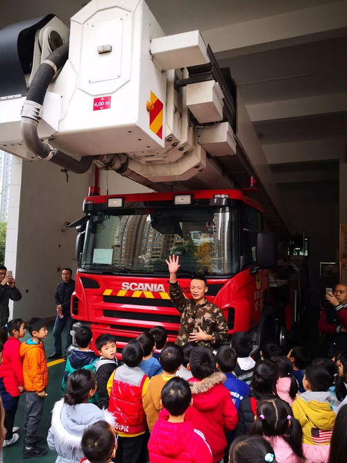 學(xué)習(xí)消防安全 從小做起——記1.4班參觀消防大隊(duì)與背罐車探秘之旅