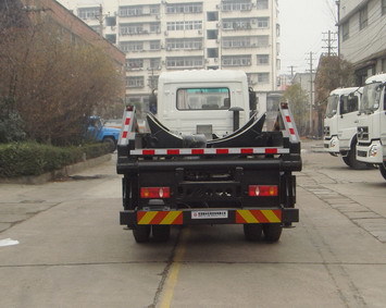 DFZ5140ZBGB型油罐車 高效安全的液體運(yùn)輸專家